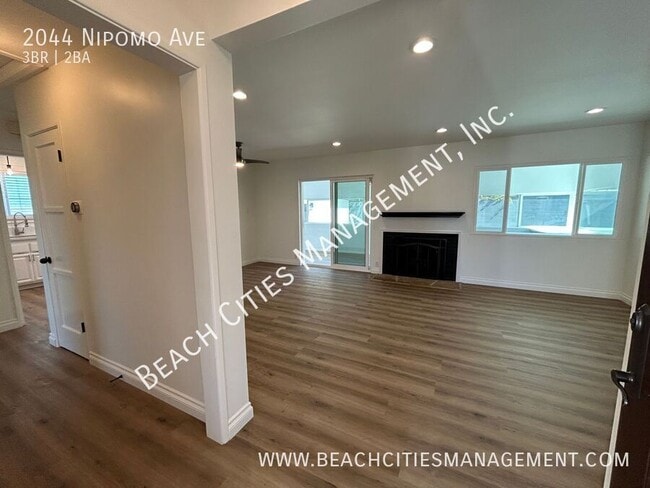 Photo - 2044 Nipomo Ave