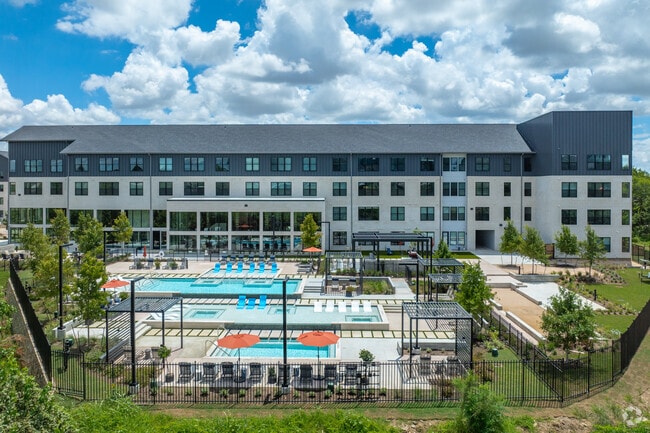 Pool - Standard on the River Apartments