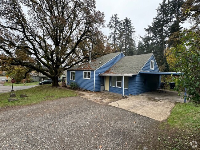 Building Photo - 2 Dwellings on Same Lot Rental