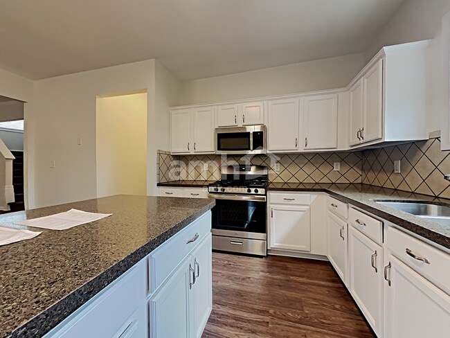 Photo - 4620 Stonehaven View