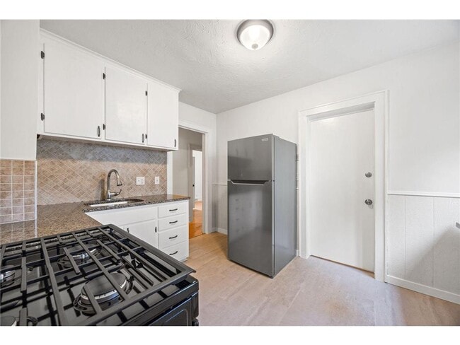 Photo - 210 Warwick St SE Unit 1