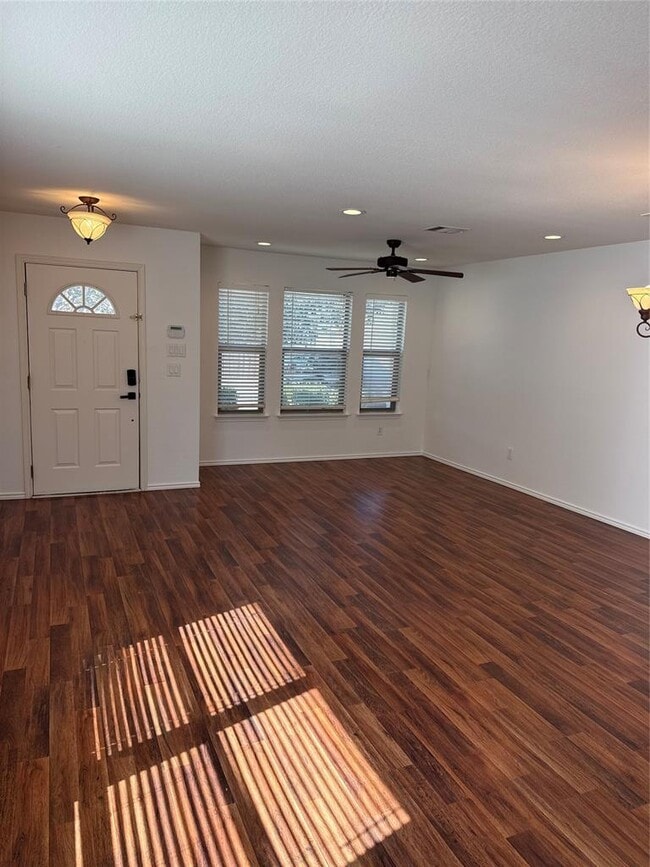 2114 Cottontail Dr