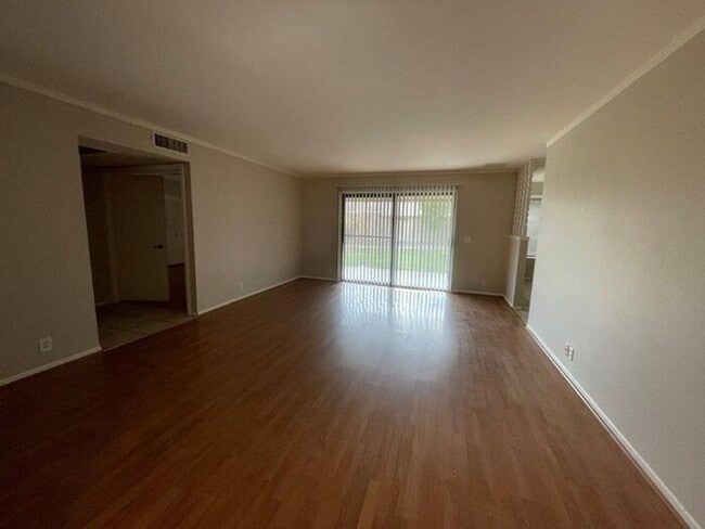 Photo - 701 W Vaughn St