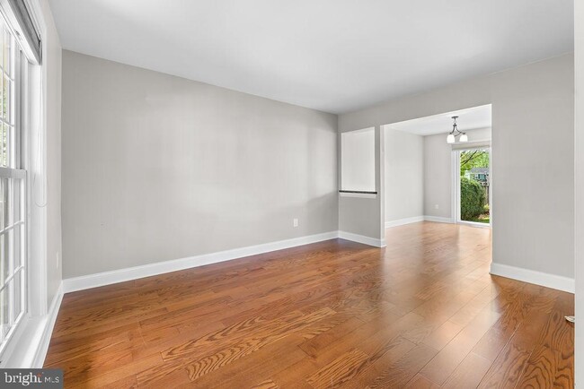 Photo - 17429 Gallagher Way