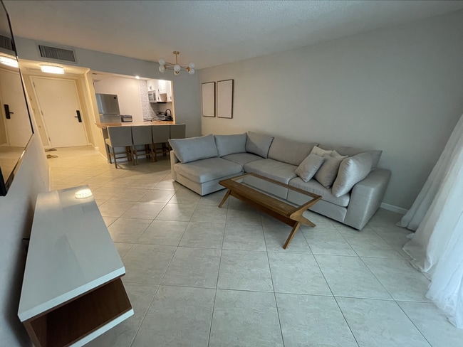 Building Photo - 2000 Atlantic Shores Blvd Unit 315 Rental