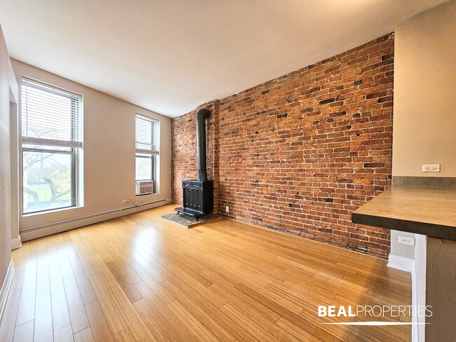 Building Photo - 2208 N Clark St Unit Studio