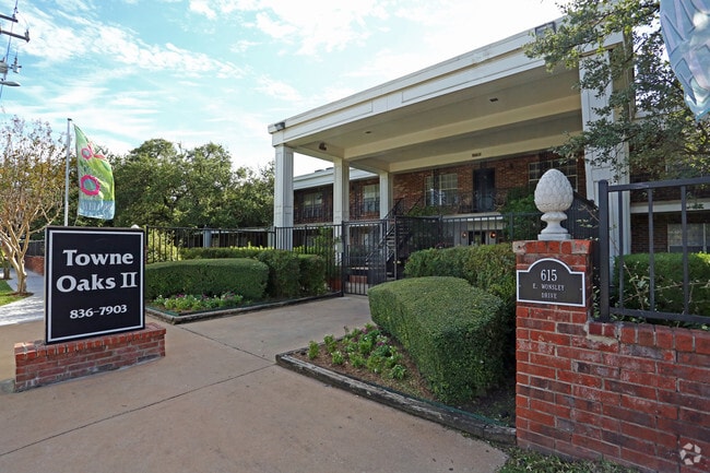 Entrada - Towne Oaks II