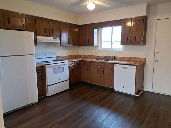 Photo - 3704 E 11th St Unidad 3704 E 11th St, #C