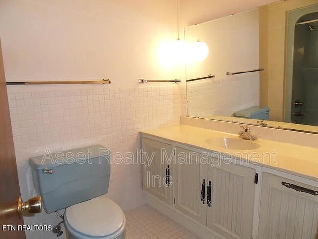 Photo - 126 Wendover Cir