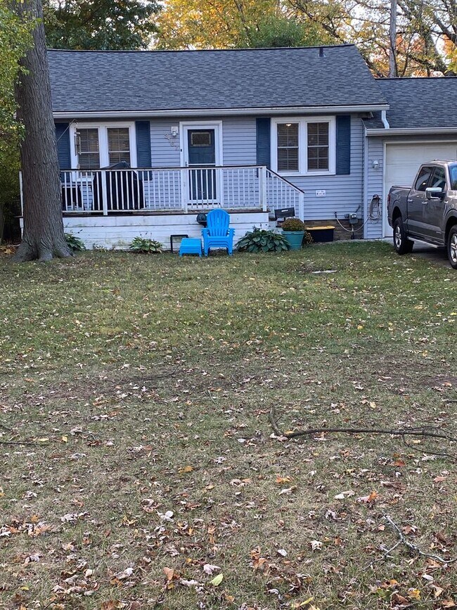 Building Photo - Charming 2-bedroom, 1-bathroom home locate...