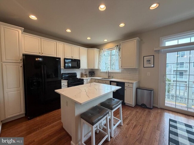 Photo - 4587 Derring Ln