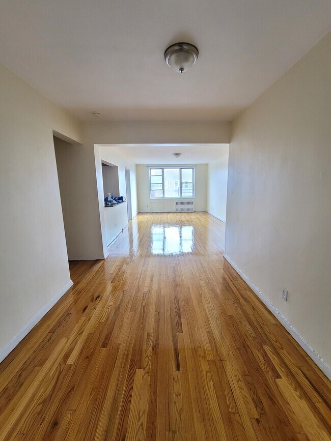 Huge Foyer - 35 E Hartsdale Ave Unidad 5F