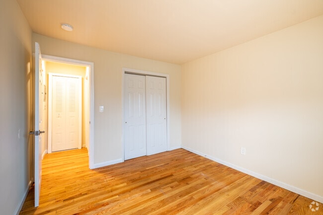 1BR, 1BA - 550SF - Bedroom