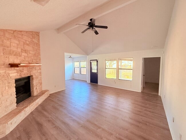 Photo - 914 Dover Pass