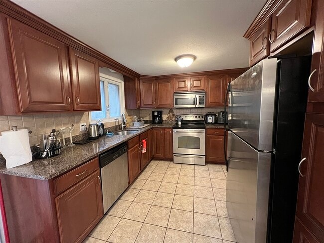 Photo - 183 Oak St