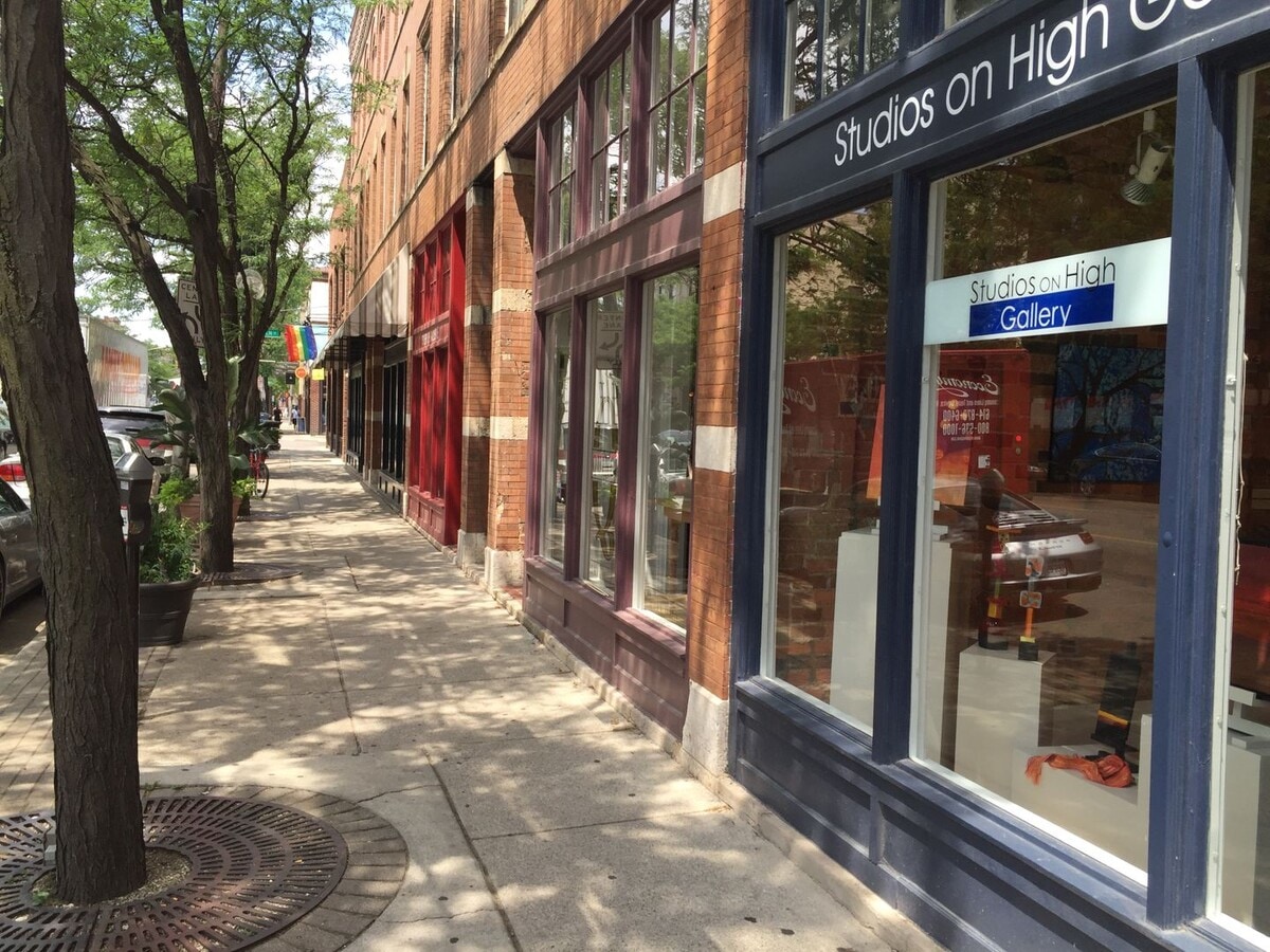 692 N High St - 692 N High St