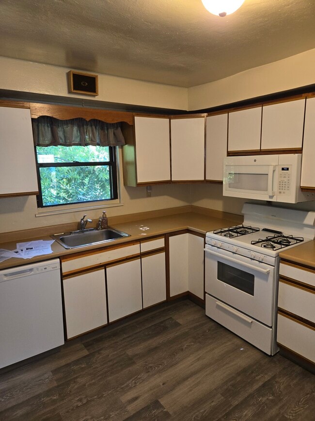 Photo - 2064 Dartmore St