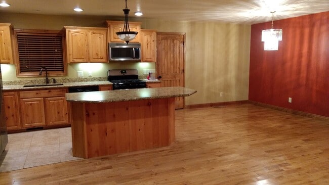 Photo - 1782 Larson Rd