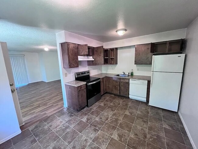 Photo - 4323 N Commercial Ave Unit 4323