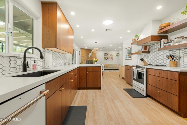 Photo - 1021 W Las Palmaritas Dr