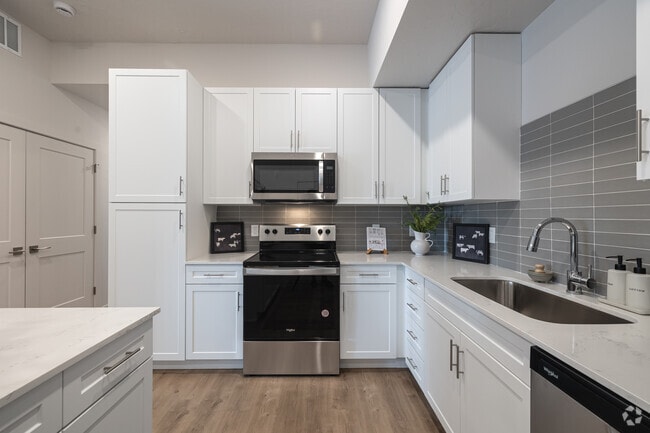 2BR, 2BA - 1.115SF - Kitchen