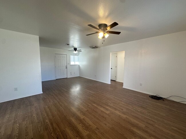 Photo - 3 Bedroom 1 Bathroom house for rent in Bloomfield