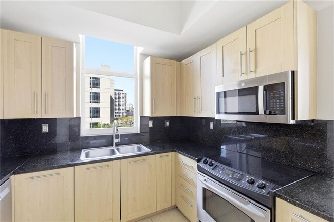 Photo - 511 SE 5 Ave