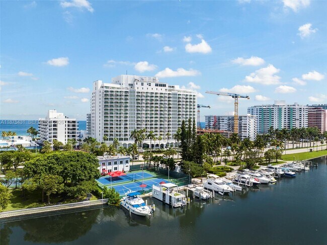 Building Photo - 5401 Collins Ave Unit 1231