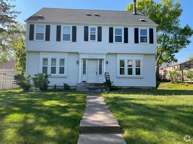 Building Photo - 2417 E 3rd St Rental