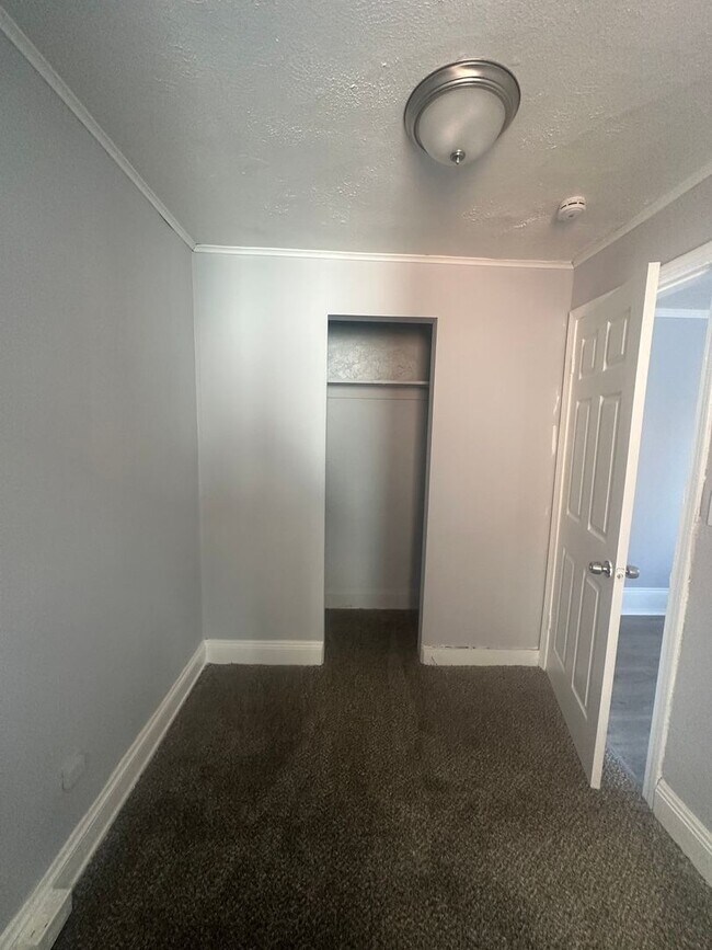 Photo - 2 Bedroom Apartments E. 43/Superior Rd. Unit 5