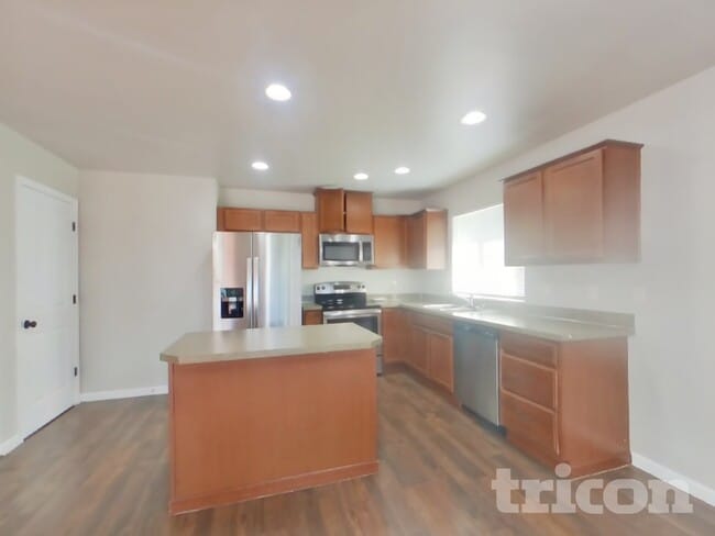 Photo - 1924 Kelowna Place Southest