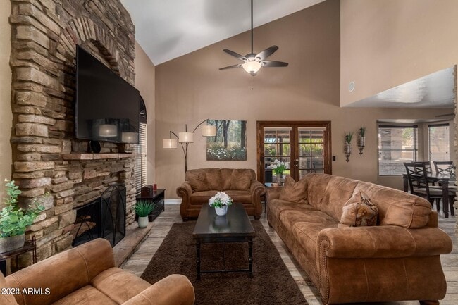 Photo - 2911 E Windmere Dr