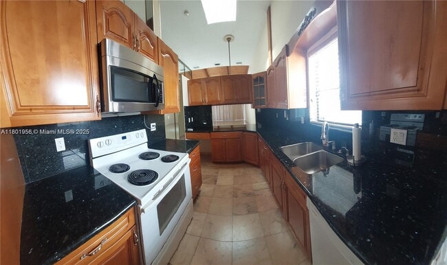 Photo - 2675 Parkview Dr S