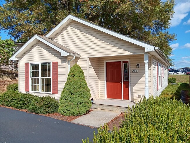 Building Photo - Christiansburg, 3 BR / 2 BA, August 14th