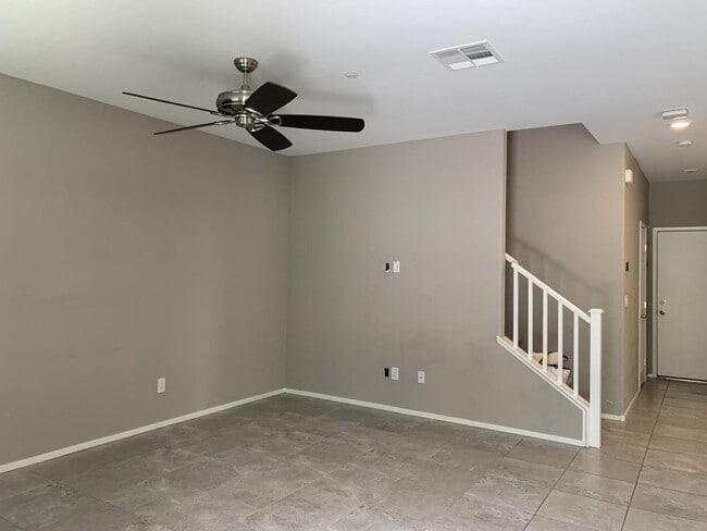 Building Photo - 3 Bedroom townhome in Mountains Edge