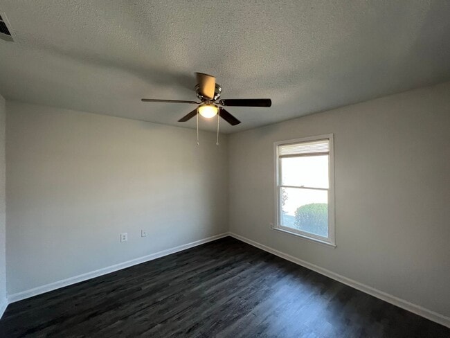 Photo - 140 Lanier Dr