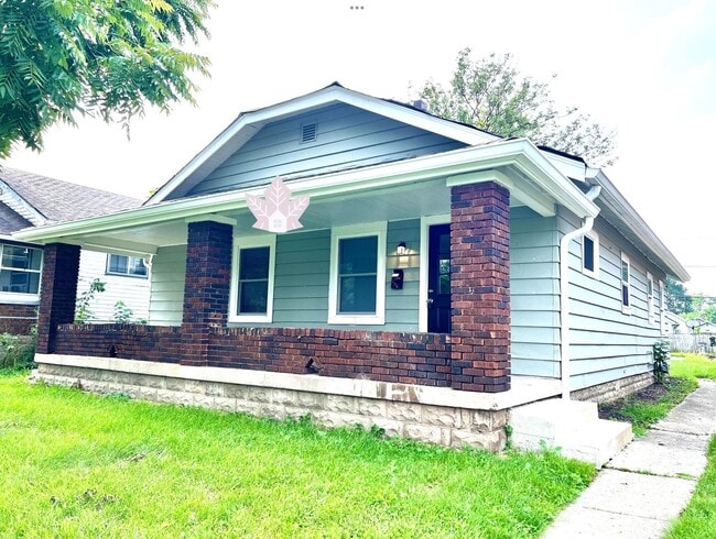 Photo - Warm and Welcoming 3 Bedroom 2 Bath Bungalow in a prime location!!!