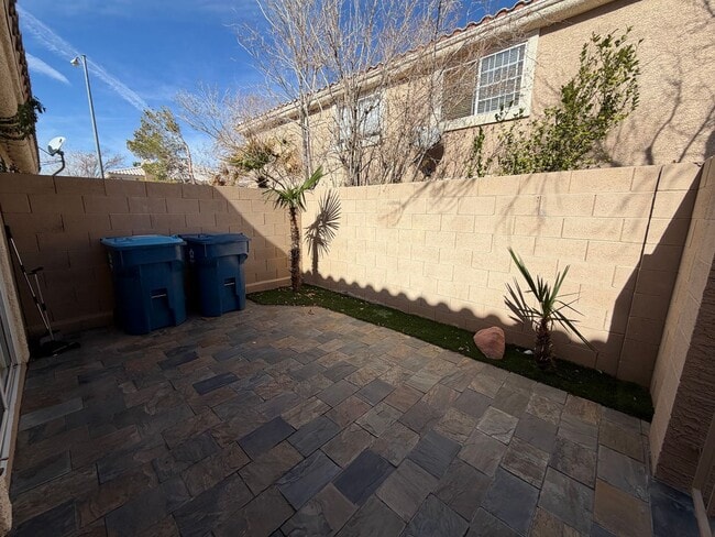 Photo - Charming & Light-Filled 3 Bed Townhome with Community Pool!