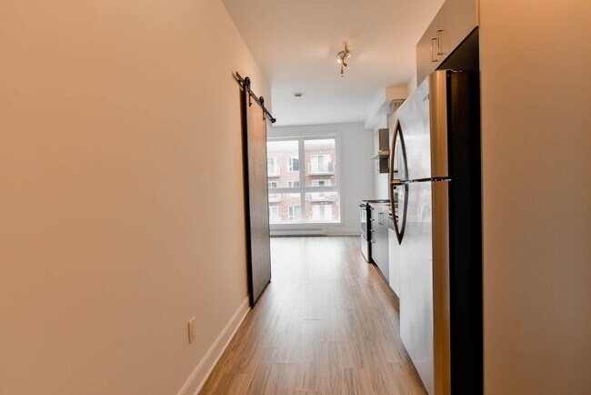 Photo - 6600 Av. de Darlington Unit 211