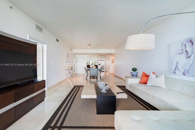 Photo - 601 NE 36th St Unidad 803