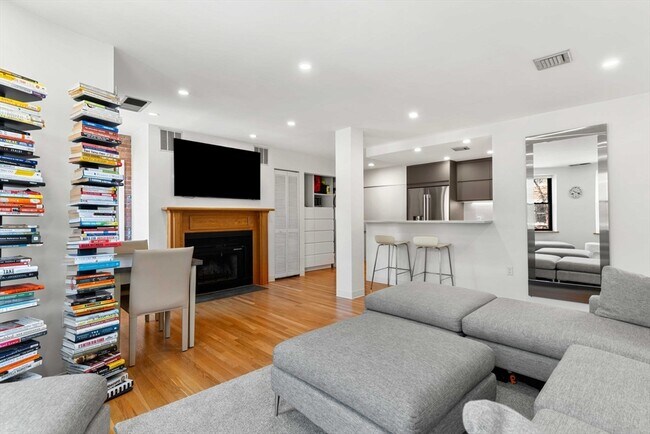 Photo - 84 Gainsborough St Unidad 303W