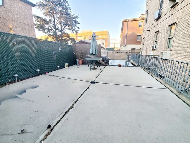 Photo - 6618 70th St