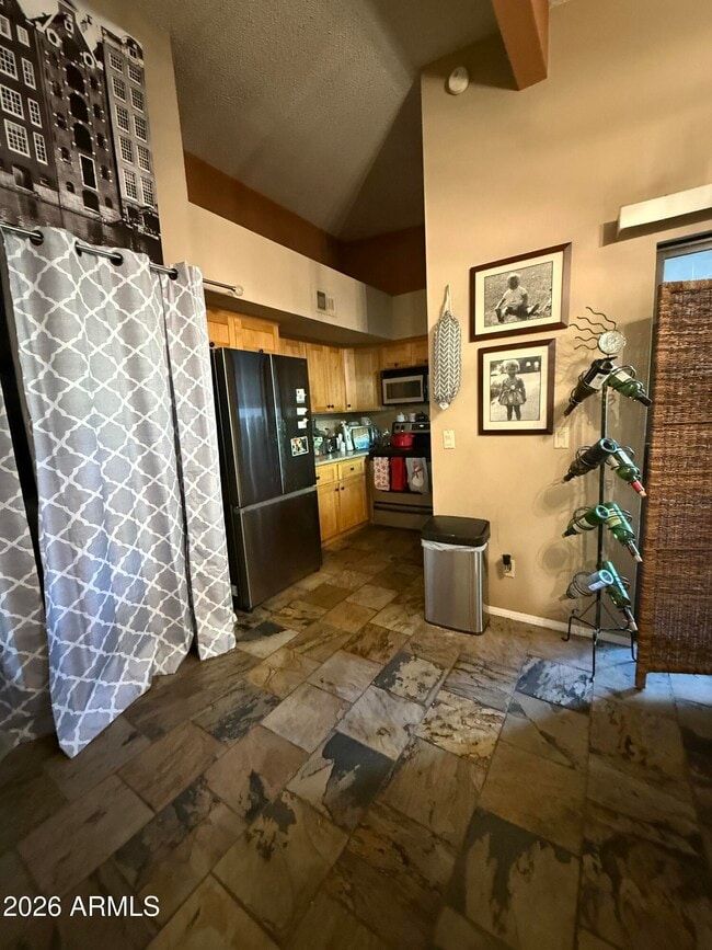 Building Photo - 7300 N Dreamy Draw Dr Unit 217