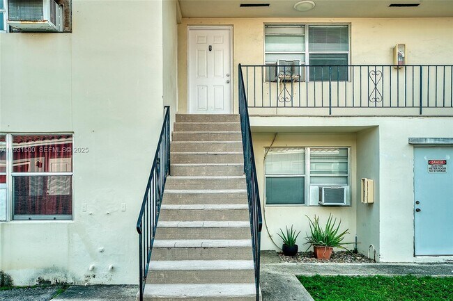 Photo - 644 SW 10th St Unit 5