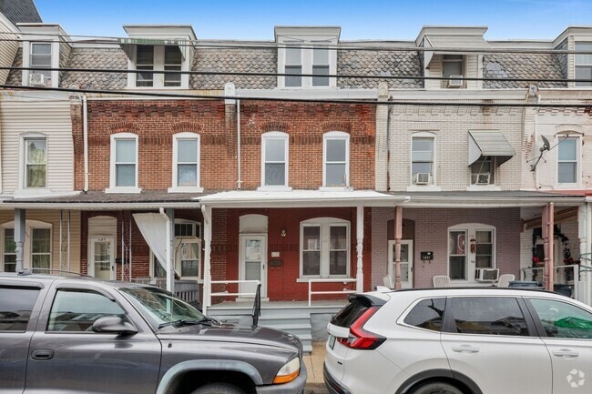 Building Photo - Spacious 5-Bed Renovated Home with Modern ...