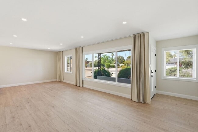 Photo - 6819 E Paradise Pkwy