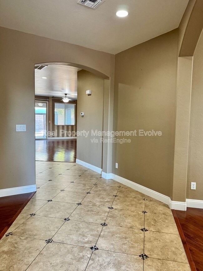 Photo - 9156 W Mine Trail