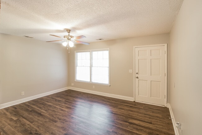 Photo - 210 Elliott Dr