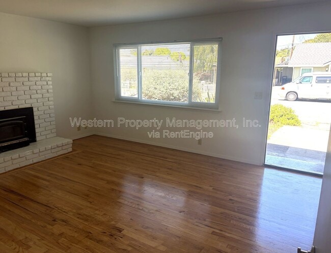 Photo - 4610 Garnet St
