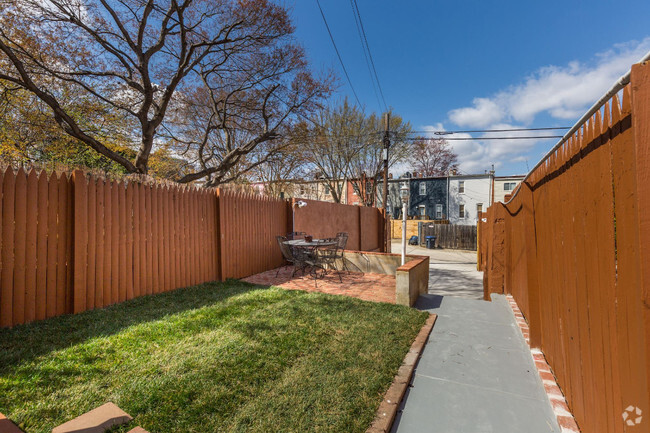 Building Photo - 624 11th St NE Unit #B Rental